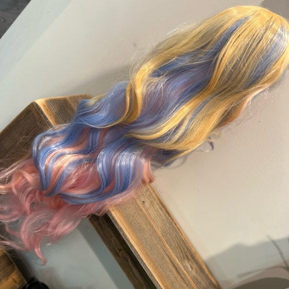 Pastel colored wig - Picture 1 of 4